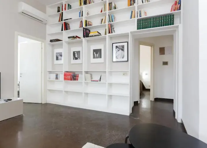 Magenta Navona Design Apartment